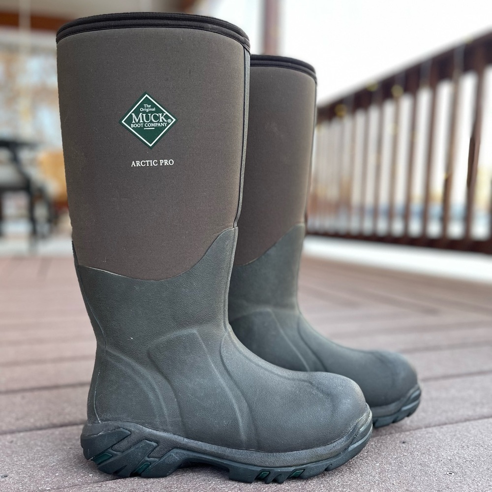 Arctic Muck Boots women’s 9, men’s 8